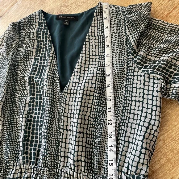 Banana Republic- Flounce Hem Chiffon V- Neck Dress - Picture 11 of 16